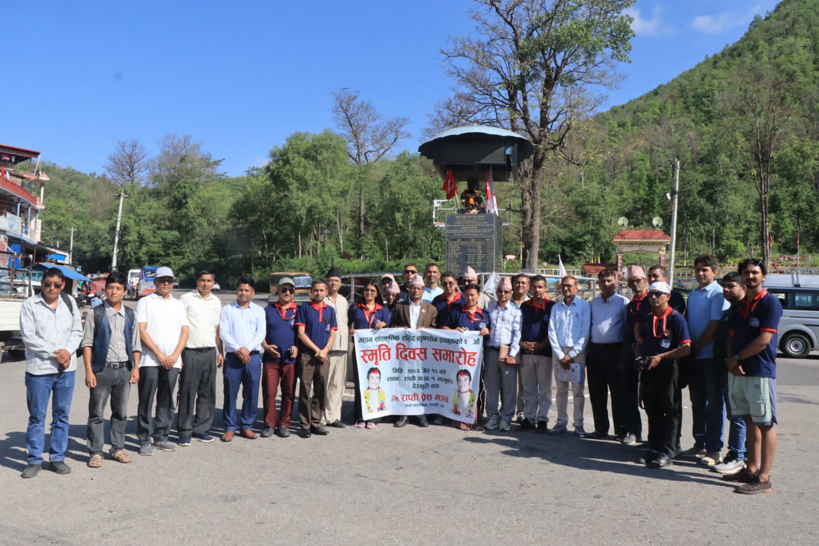 राप्ती प्रेस मञ्चले सहिद कृष्णसेन इच्छुकको शालिकमा मल्यार्णपण गरि स्मृति दिवस मनायो