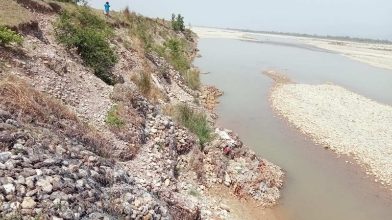 राप्ती नदीमा भत्किएको तटबन्ध मर्मत नहुँदा गढवाको बड्हरा लगायतका बस्ती जोखिममा