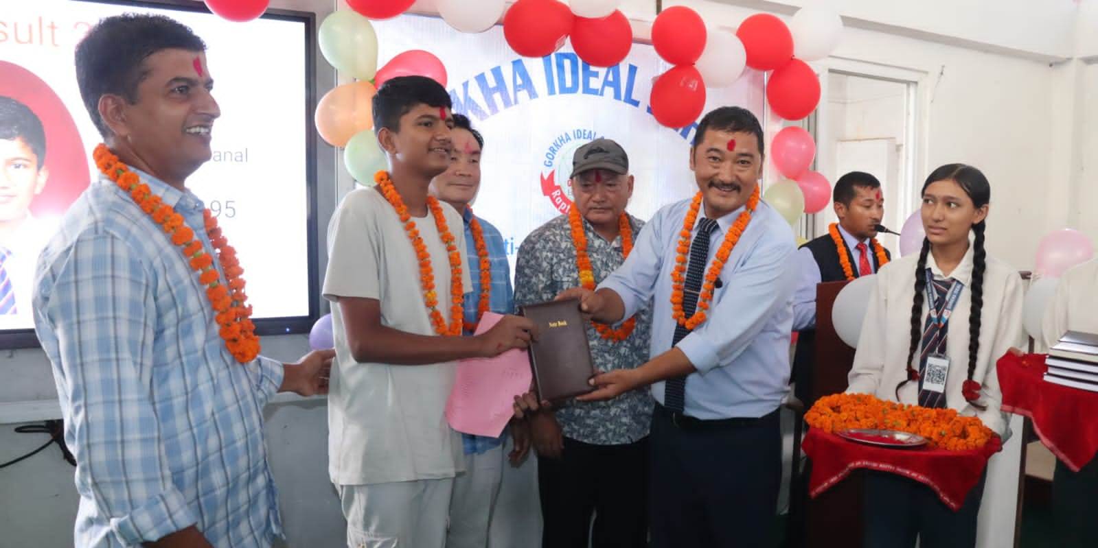 गोरखा आइडियल स्कुलद्वारा एसईईमा उत्तीर्ण हुने विद्यार्थी, अभिभावक र शिक्षकलाई सम्मान
