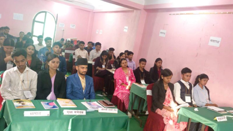 देउखुरीमा युवाले चलाए प्रदेश सभा