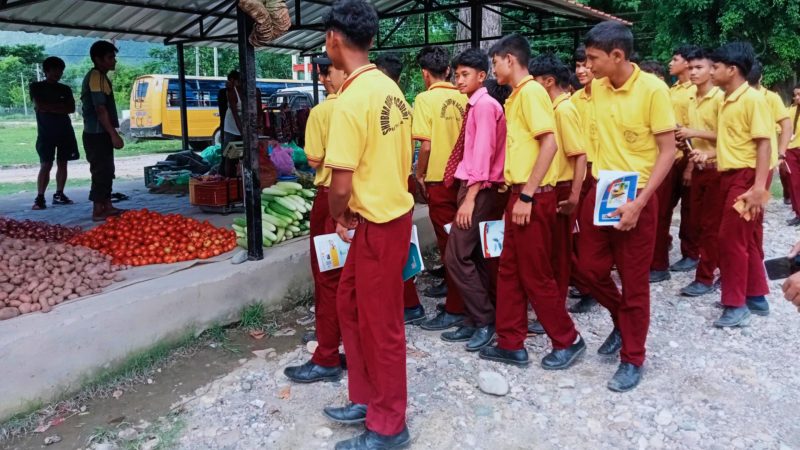 शुभदर्पण एकेडेमीका विद्यार्थीले गरे हाटबजार अवलोकन : शिक्षासँगै व्यवहारिक ज्ञानको अभ्यास