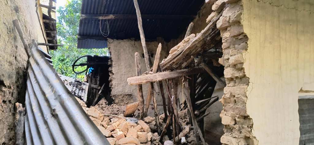 देउखुरीको लालमटियामा एक घर भत्कियो