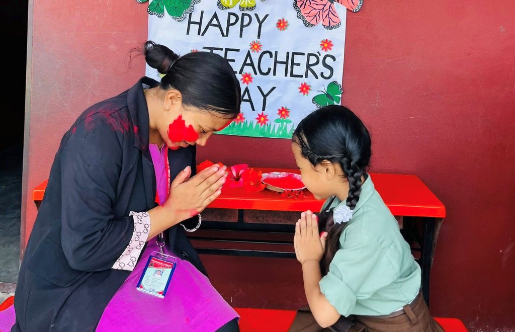 लमहीकाे देउखुरी पब्लिक स्कूलद्धारा विभिन्न कार्यक्रम गरी गुरु पूर्णिमा मनाईयाे