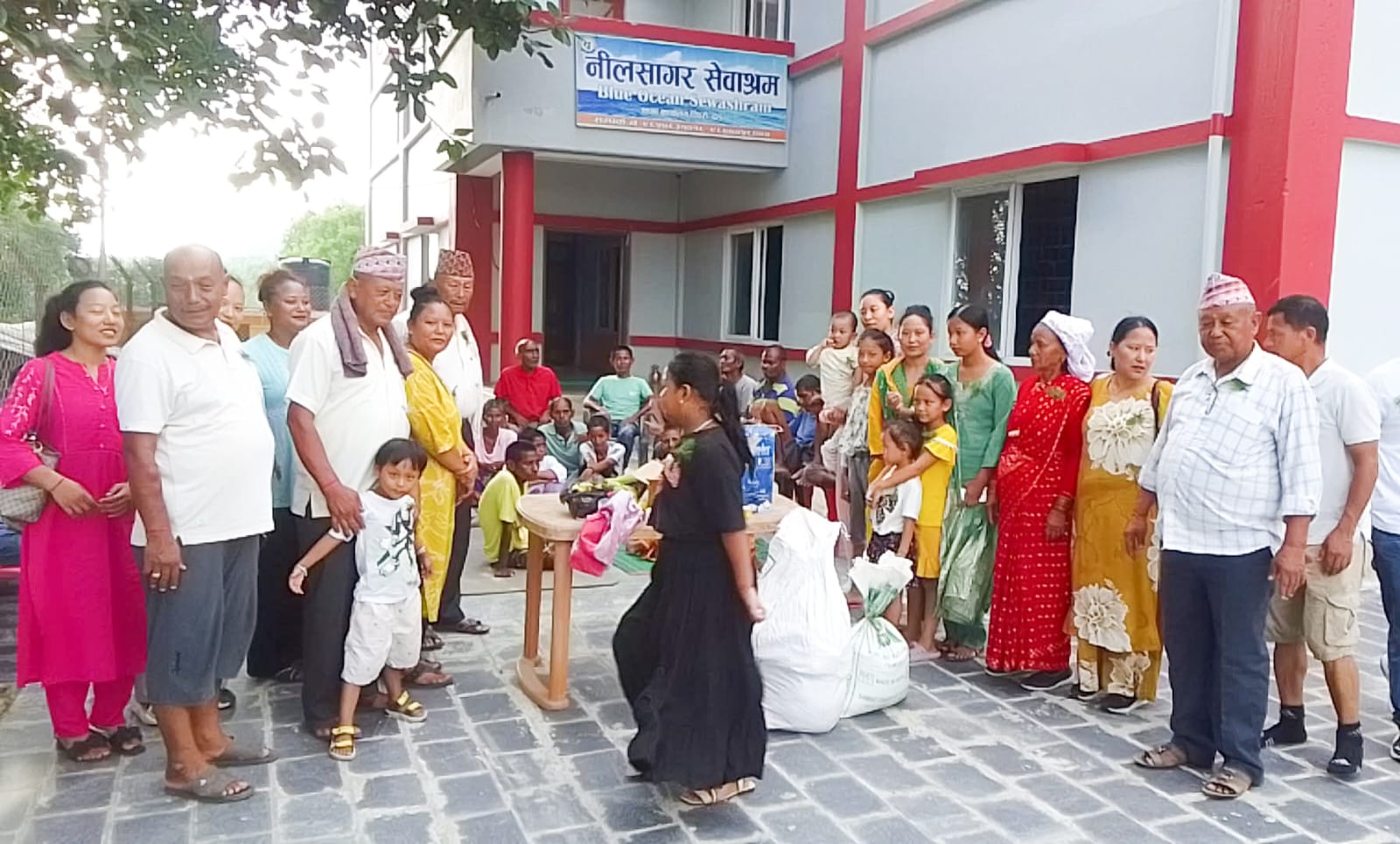 तुलाध्वज मल्लद्धारा स्व. धर्मपत्नी सीताकाे सम्झनामा नीलसागरलाई नगद र खाद्यान्न सहयोग