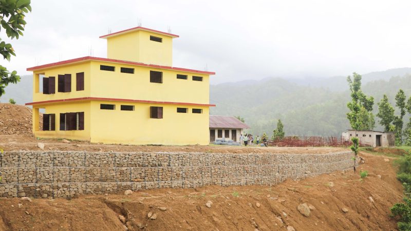 बालप्रगति प्राथमिक विद्यालयमा पर्खाल निर्माण भएपछि पहिरोकाे जोखिम हट्याे