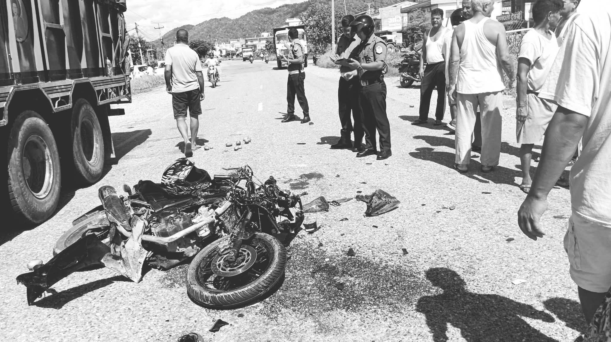 लमही- भालुवाङ सडक खण्डको पाखापानीमा सवारी दुर्घटना : मोटरसाइकलमा सवार २ जना घाइते