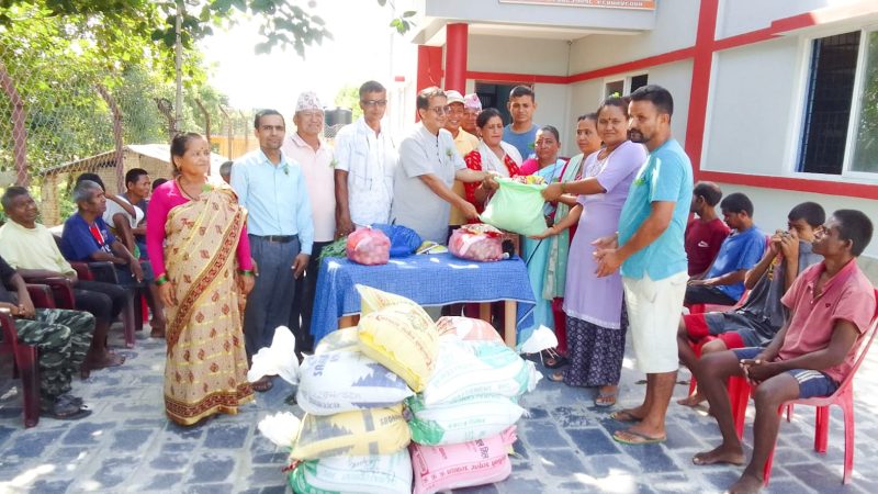 ब्राह्मण- क्षेत्री समाजद्वारा निलसागर सेवा आश्रमलाई खाद्यान्न सहयोग