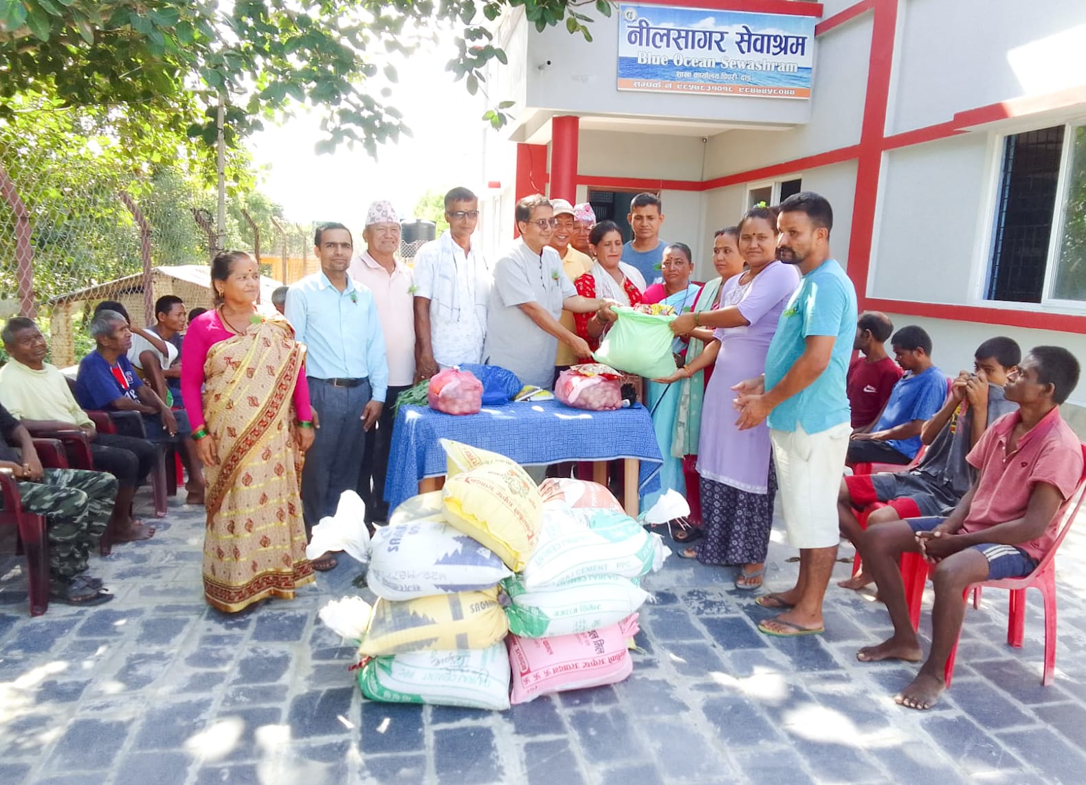 ब्राह्मण- क्षेत्री समाजद्वारा निलसागर सेवा आश्रमलाई खाद्यान्न सहयोग