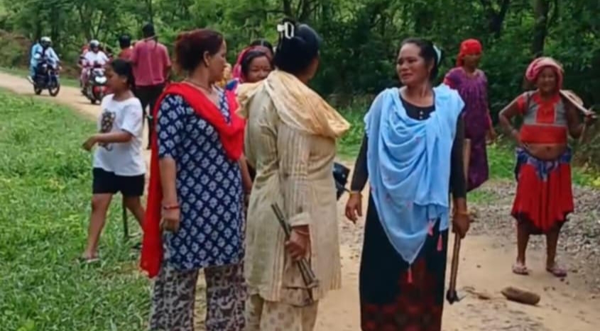 कालापानी सामुदायिक वनका उपभोक्ताद्वारा वृक्षारोपण