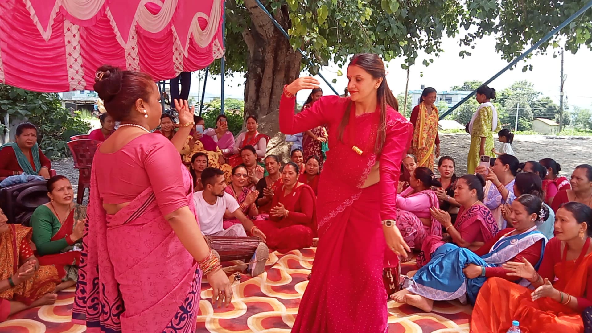 बिहानी सहकारीको तीज मिलन कार्यक्रम : तीज गीतको माध्यमबाट दुख पोख्दै महिलाहरू