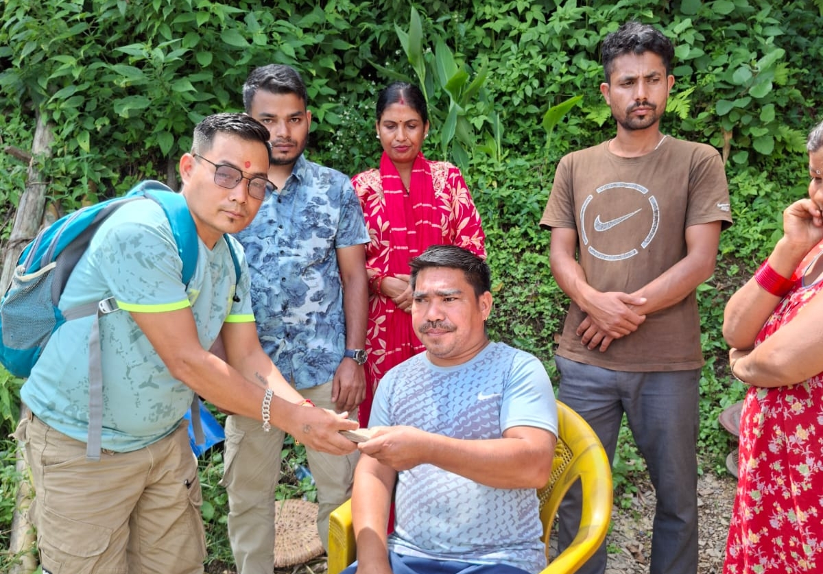 बंगलाचुलीका समर नेपालीको लागि आर्थिक सहयोग हस्तान्तरण
