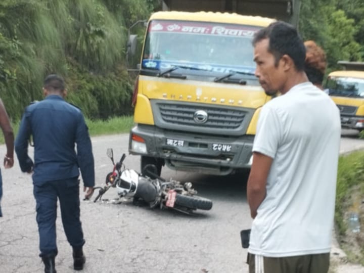 गढवा-१ धोद्रेमा मोटरसाइकल र टिप्पर ठोक्किदा १ को मृत्यु, १ घाइते