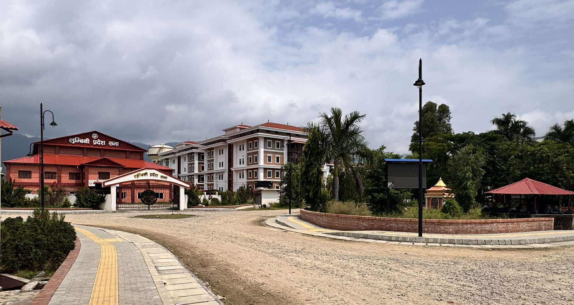 तोडफोड र आगजनीबाट स्थानीयले जोगाए प्रदेशका भवनहरु