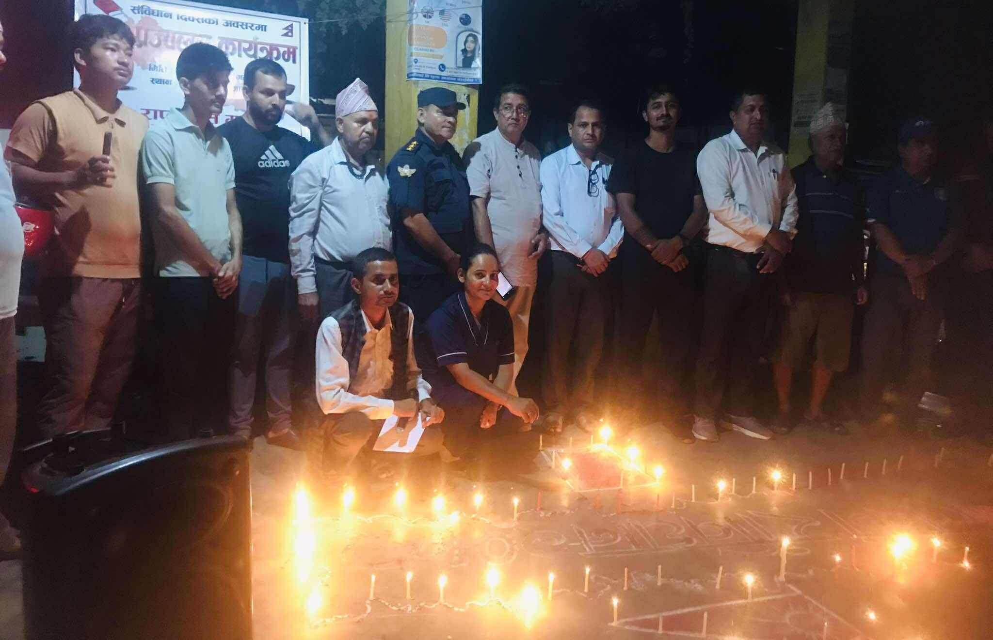 राप्ती प्रेस मञ्चले सिसहनियाँमा दिप प्रज्वलन गरी संविधान दिवस मनायो