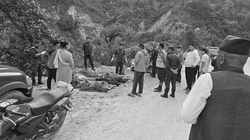 दाङ–सल्यानको सिमा क्षेत्र चोरखोलामा माइक्रोबस दुर्घटना : ३ जनाको ज्यान गयो