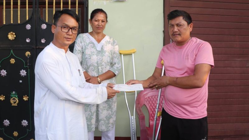 राप्ती गाउँपालिकाद्वारा मजदुरलाई दुर्घटना बीमा रकम प्रदान