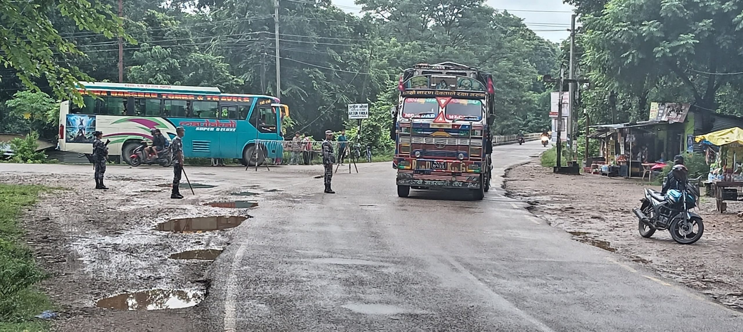 विभिन्न कारागारबाट भागेका १६ जना कैदीबन्दीहरू लमहीबाट पक्राउ