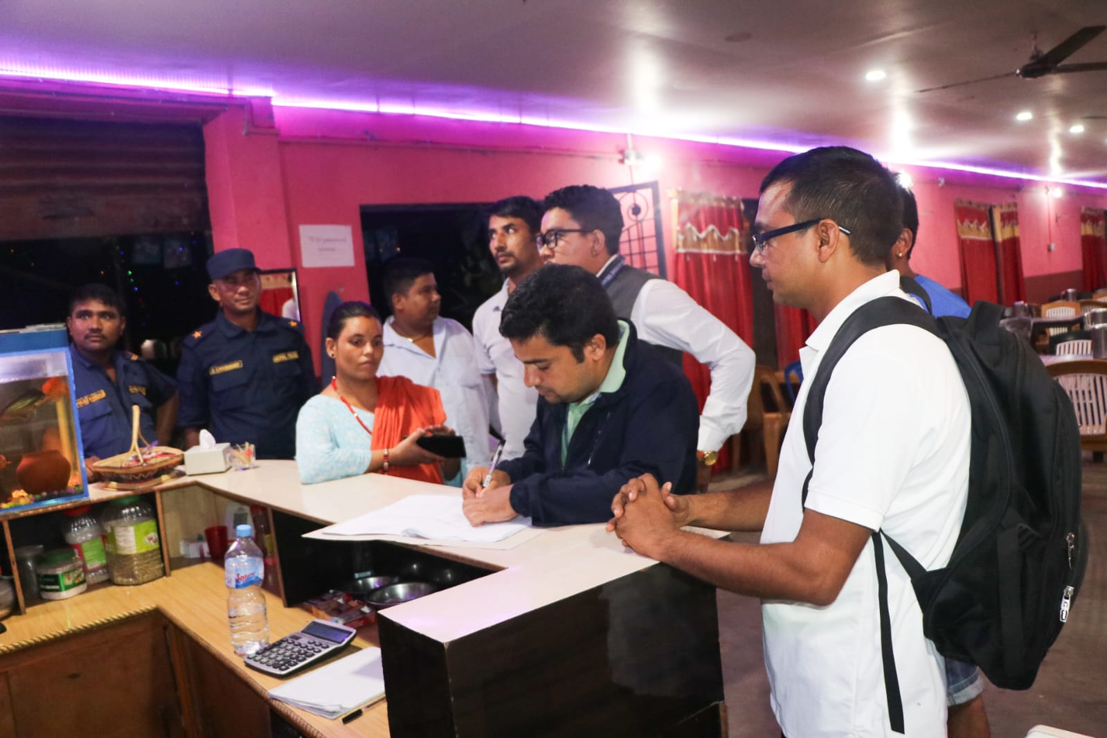 राप्ती गाउँपालिका भित्रका होटलहरूमा रात्रिकालीन छड्के अनुगमन