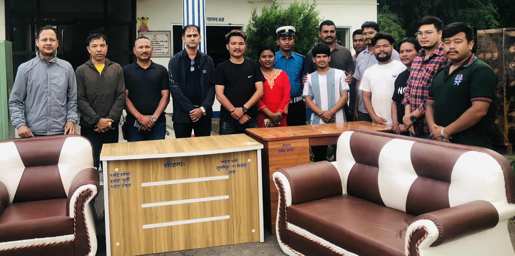 एचआर मिडिया हाउसकाे पहलमा ट्राफिक कार्यालय दाङमा भौतिक सामग्री सहयोग