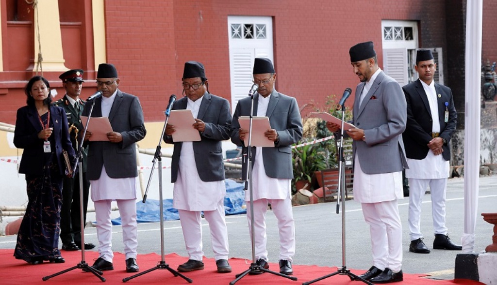 नवनियुक्त ४ जना मन्त्रीले शपथ लिए
