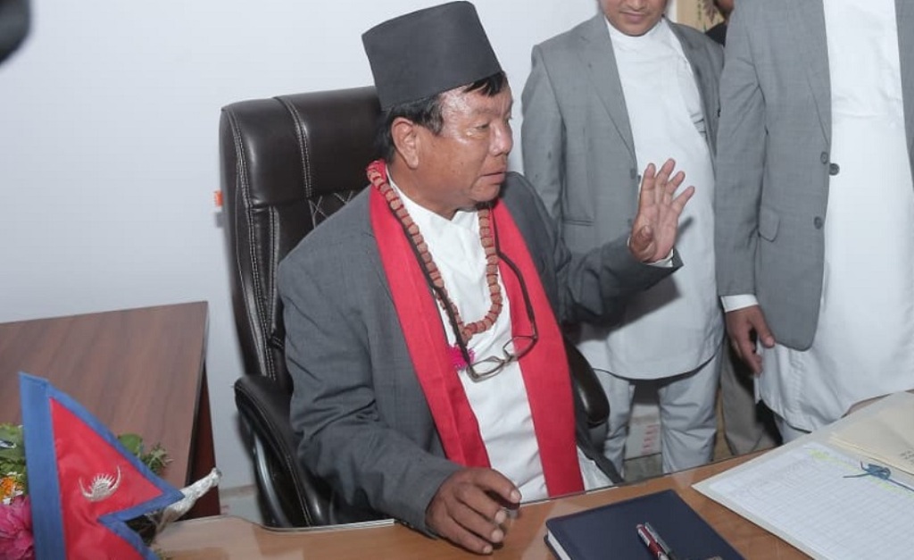 शिक्षा मन्त्री पुनलाई मन्त्रालयमै खाने/बस्ने व्यवस्था