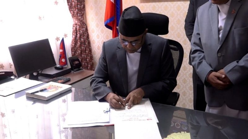 शहीद परिवारलाई राेजगारी दिन उद्याेगी व्यवसायीलाई मन्त्री सिन्हाकाे आग्रह