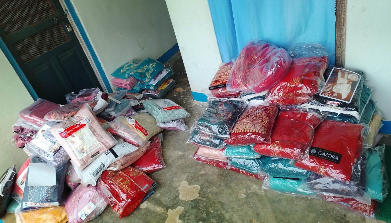 दाङमा भन्सार छलेर ल्याएको कपडा वेवारिसे अवस्थामा फेला