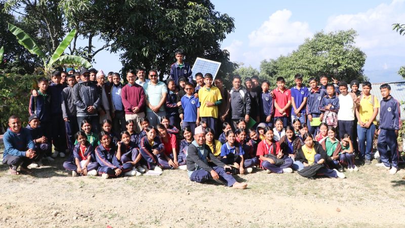 किताबी ज्ञान सँगै गोरखा आइडिलका विद्यार्थीहरू भद्राक्षीदेवी मन्दिरका विषयमा जानकारी लिन देवीकोट पुगे