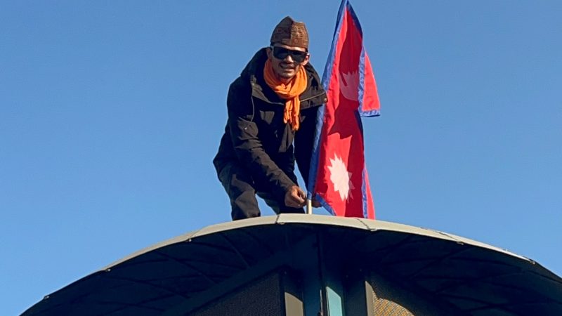 कृष्णसेन इच्छुकको शालिकमा युवा अभियान्ता भण्डारीको पहलमा नयाँ राष्ट्रिय झण्डा फहराइयो