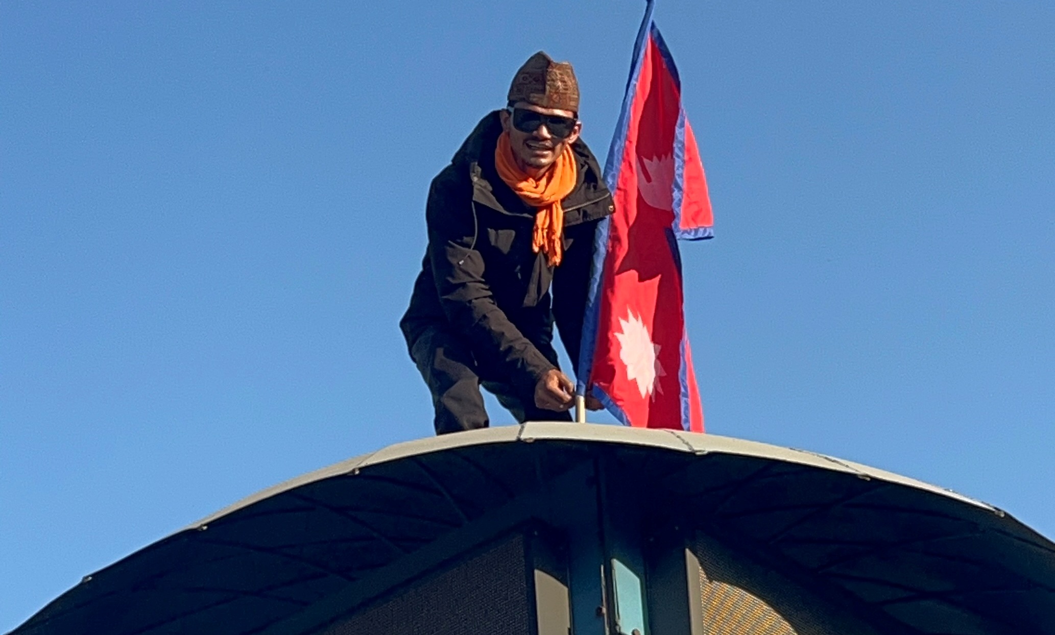 कृष्णसेन इच्छुकको शालिकमा युवा अभियान्ता भण्डारीको पहलमा नयाँ राष्ट्रिय झण्डा फहराइयो