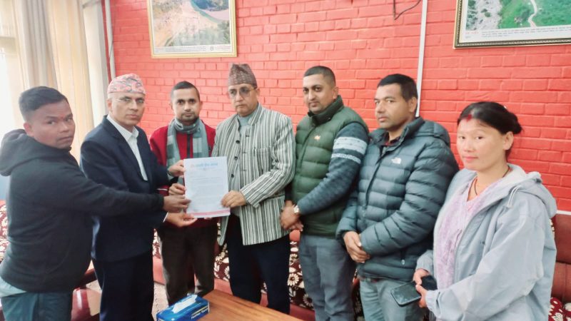 राप्ती प्रेस मञ्चले ४ वा ६ लेनकाे सडक स्तरउन्नती गर्न माग गर्दै ध्यानाकर्षण पत्र बुझायाे