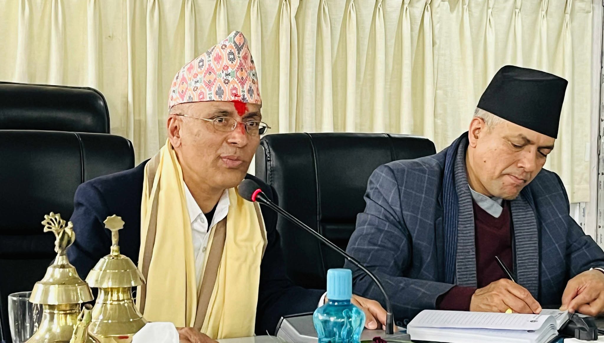 मुख्यमन्त्री कार्यालयका सचिव कवीन्द्र नेपालको बिदाइ, संस्थागत स्मृति हस्तान्तरण