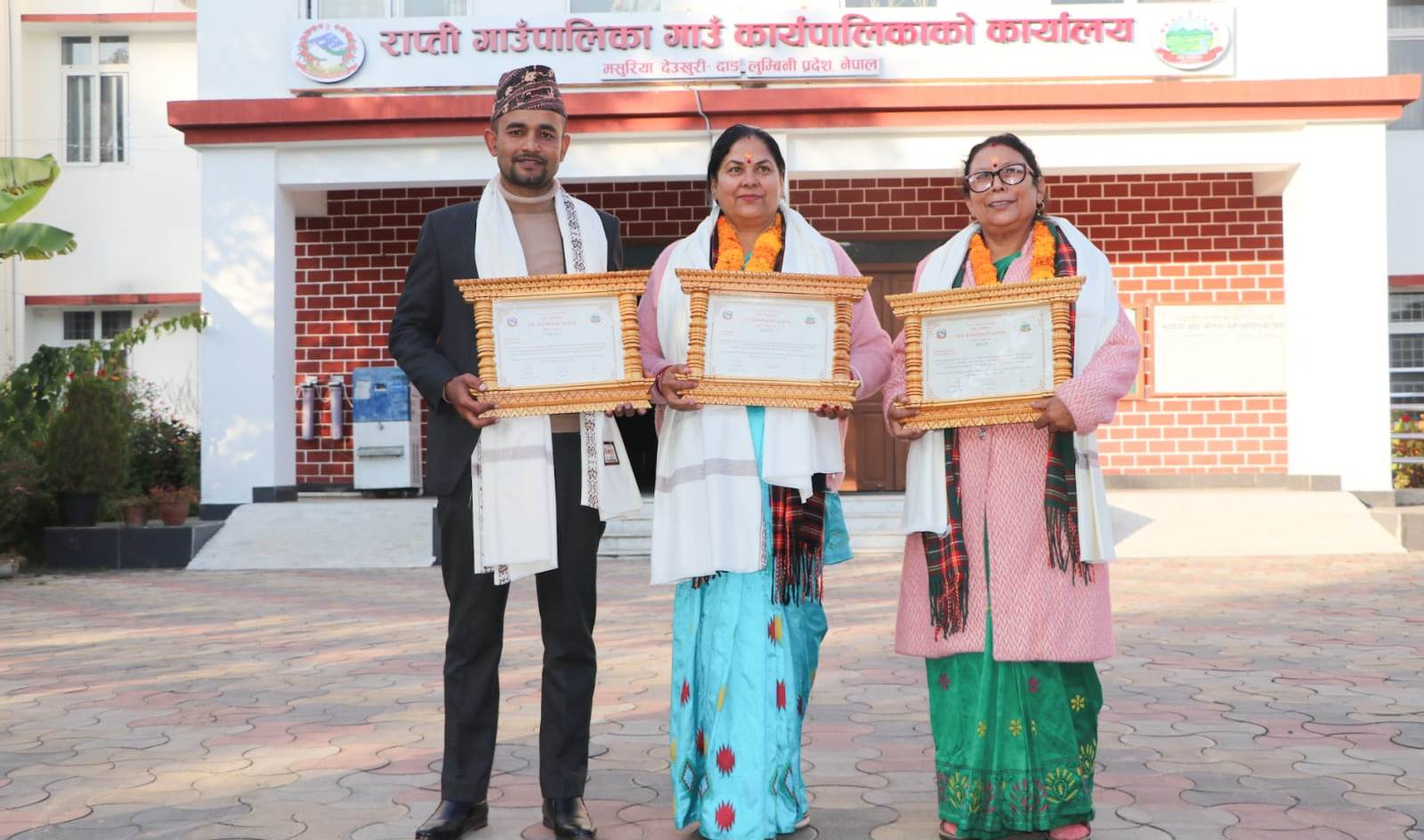 राप्ती गाउँपालिकामा सेवा निवृत्त तथा सरुवा भएका कर्मचारीलाई बिदाइ तथा फेरि भेटौँला कार्यक्रम