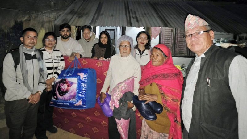 कोही नहुनेहरूको सहारा बन्दै ‘आशाका किरण’ संस्था : भालुवाङका एक जेष्ठ दम्पत्तीलाई सहयोग