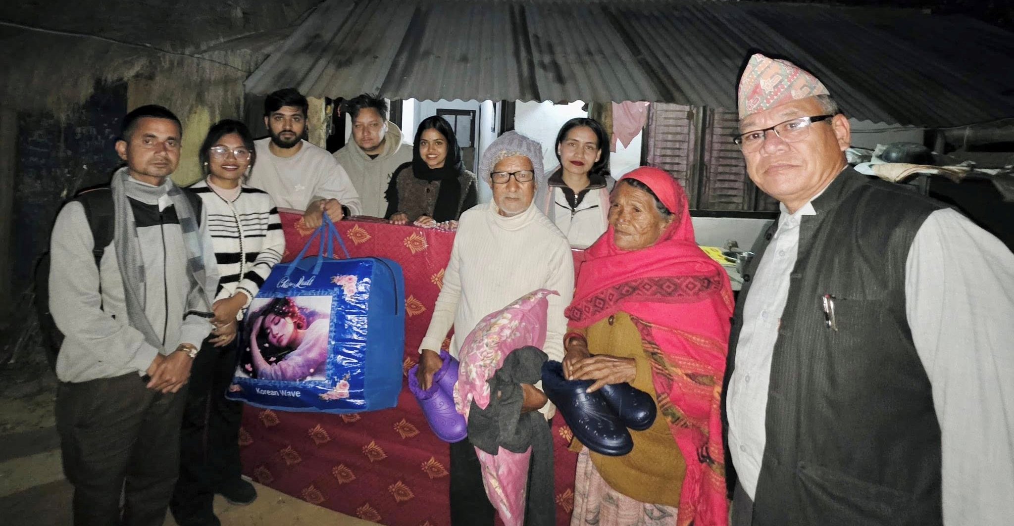 कोही नहुनेहरूको सहारा बन्दै ‘आशाका किरण’ संस्था : भालुवाङका एक जेष्ठ दम्पत्तीलाई सहयोग