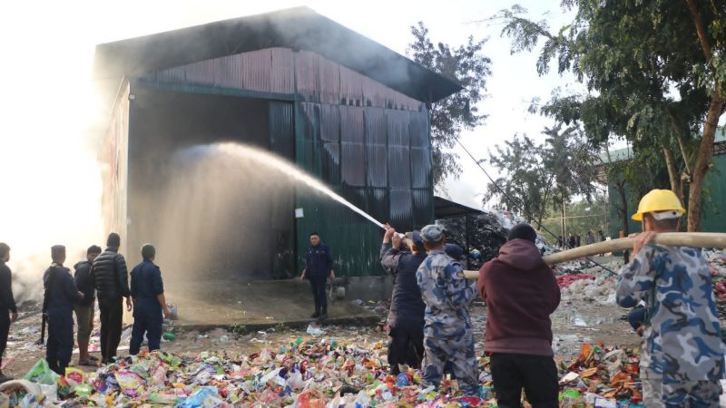 फोहोर व्यवस्थापन केन्द्रमा लागेकाे आगोबाट ७ वटा मेसिन र इन्टरलक जल्दा ६७ लाख बराबरको क्षति