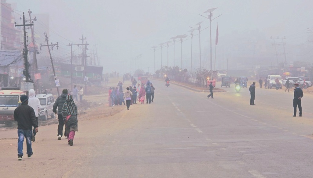 तराईका धेरै ठाउँमा बाक्लो हुस्सु र कुहिरोले जनजीवन प्रभावित : उच्च सतर्कता अपनाउन अपिल