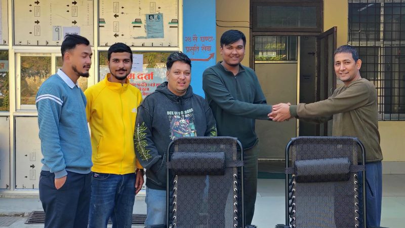 आशाका किरण संस्थाको पहलमा भालुवाङ अस्पताललाई २ वटा रक्तदान कुर्सी प्रदान