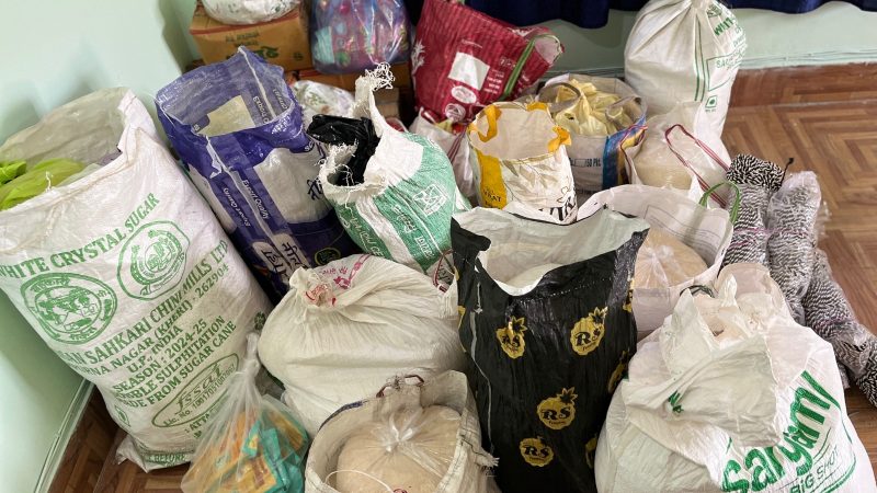 देउखुरीको कालाकाटेबाट १ लाख बढीको अवैध सामान बरामद