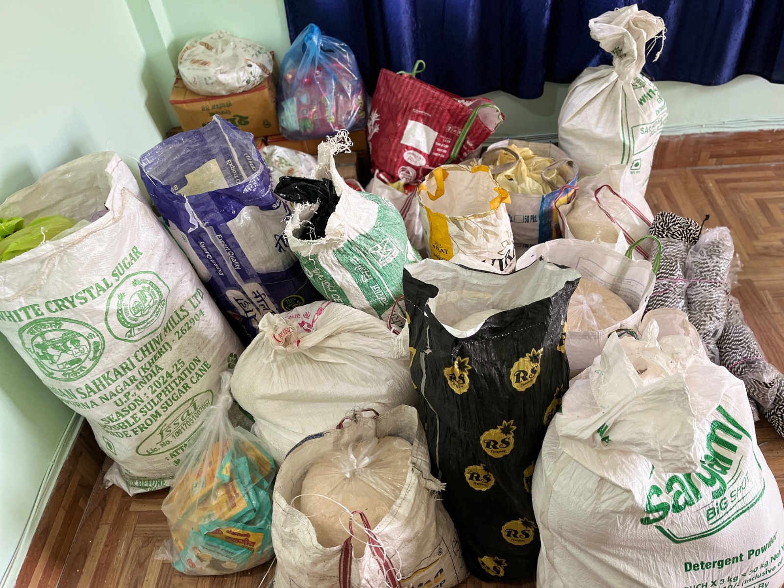 देउखुरीको कालाकाटेबाट १ लाख बढीको अवैध सामान बरामद