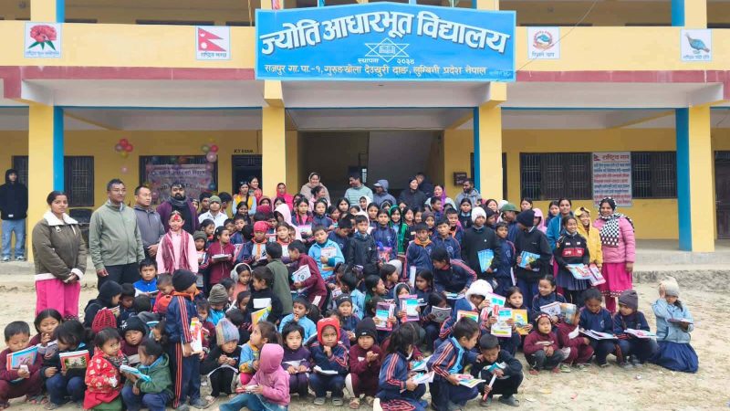 प्रिस्का मल्लको जन्मदिनमा ज्योति आधारभूत विद्यालयका विद्यार्थीलाई शैक्षिक सामाग्री वितरण