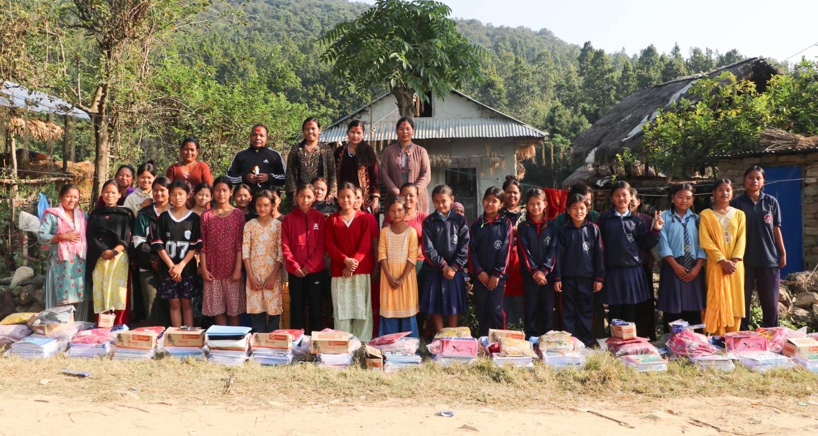 सिपी नेपालद्वारा विपन्न विद्यार्थीहरुलाई न्यानो कपडा तथा शैक्षिक सामग्री वितरण