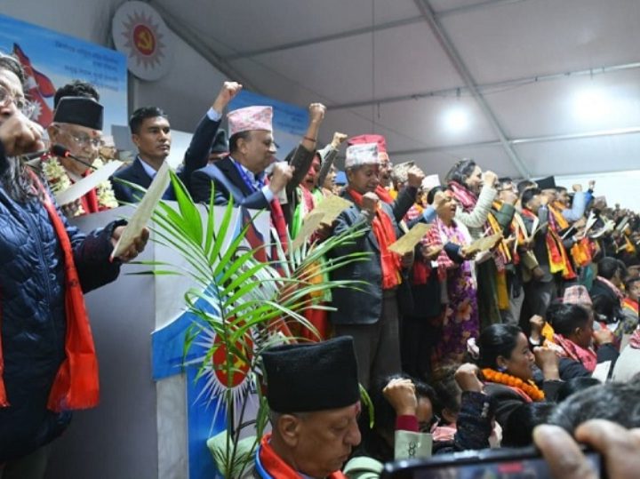 नेकपा एमालेको ११औं राष्ट्रिय महाधिवेशनबाट नवनिर्वाचित पदाधिकारीहरूले लिए शपथ