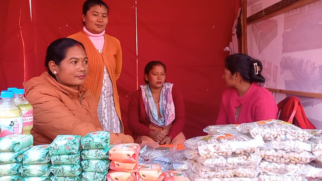 लालमटिया महोत्सवमा स्थानीय कच्चापदार्थबाट उत्पादित साबुन र धुप ग्राहकको रोजाई बन्दै