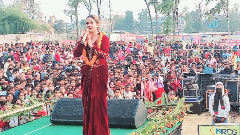 लमही महोत्सवको छैठौं दिन : एलिना चाैहानले कट्टा हान्दिन्छु भन्दा माहोल तातियो