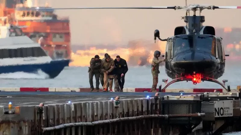 अदालतमा यसरी ल्याइयो भेनेजुएलाका निवर्तमान राष्ट्रपति निकोलस मादुरोलाई (तस्वीरहरू सहित)