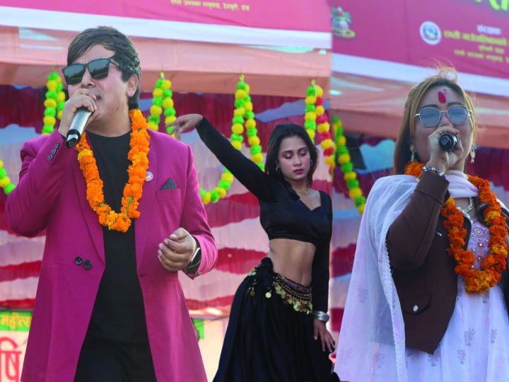 लालमटिया महोत्सवमा कृष्ण रेउले र अनु रानामगरको प्रस्तुती : स्टेजमै नाचे कलाकार र अतिथि