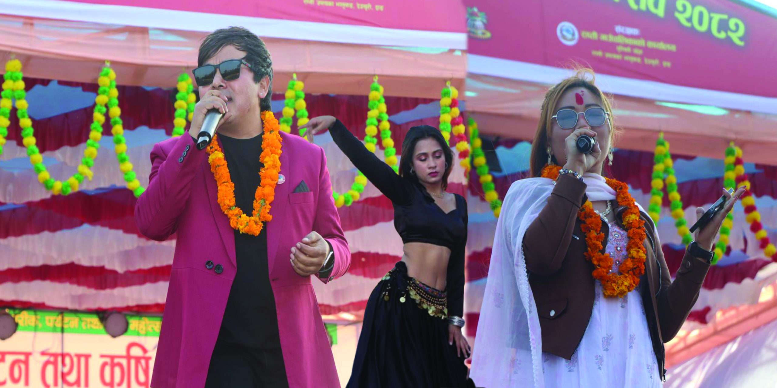 लालमटिया महोत्सवमा कृष्ण रेउले र अनु रानामगरको प्रस्तुती : स्टेजमै नाचे कलाकार र अतिथि