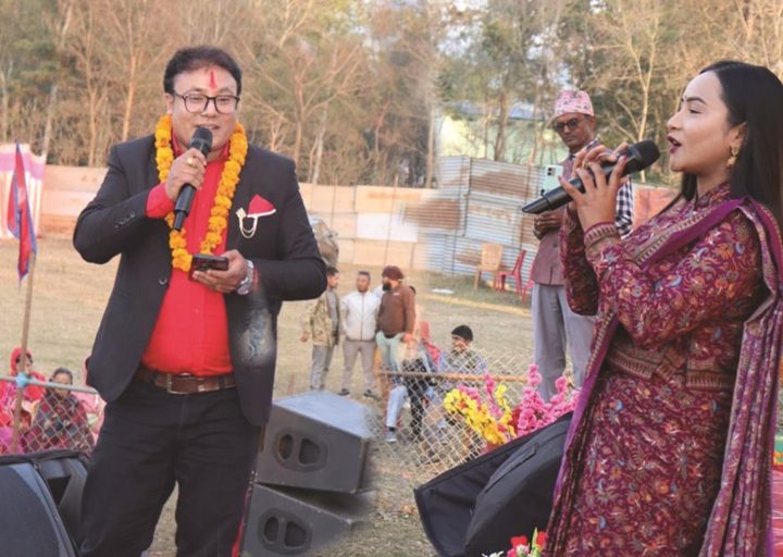 लालमटिया महोत्सवमा बसन्त र सम्झनाको प्रस्तुती : न्यून दर्शकमा पनि कलाकारको जोश