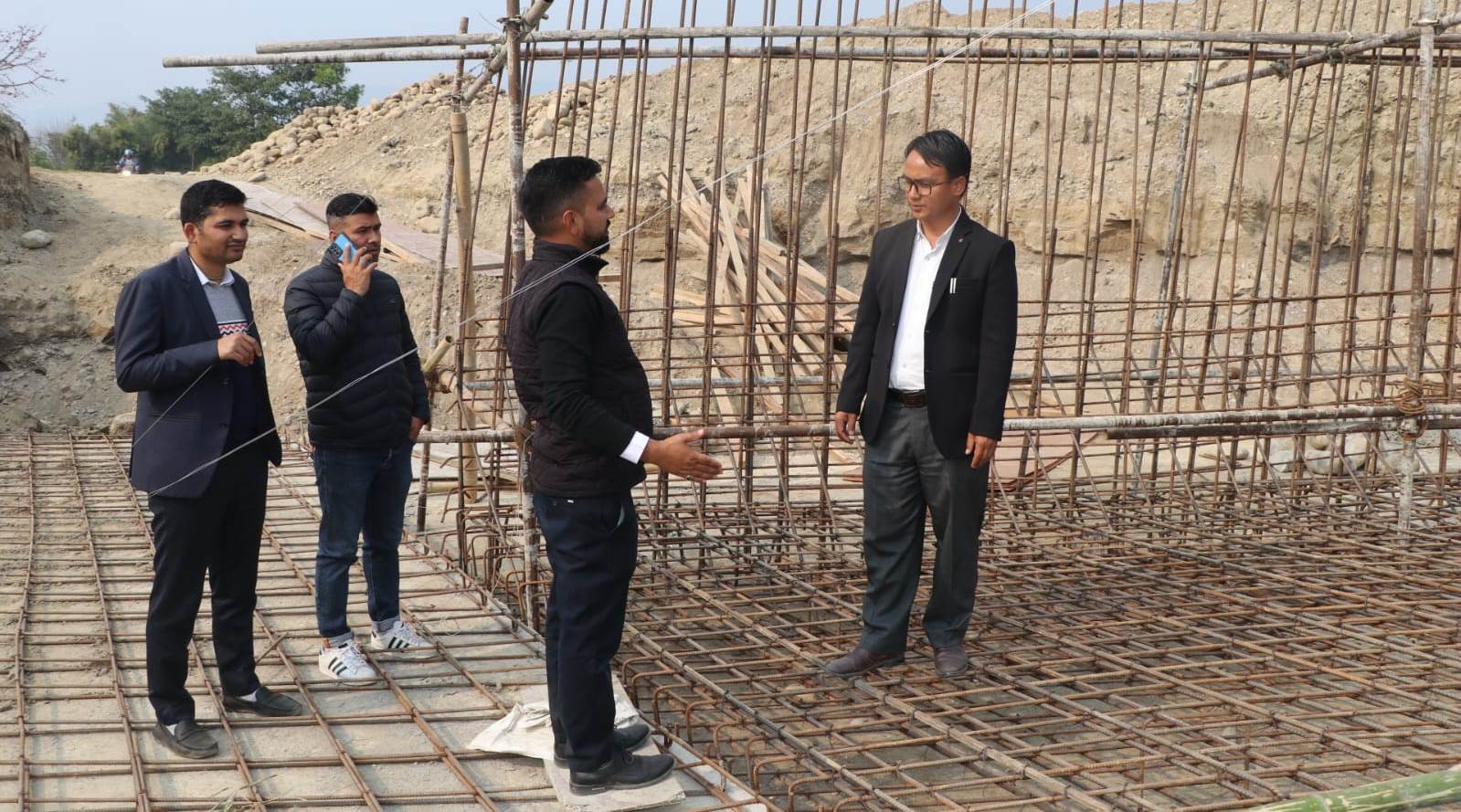 मसुरिया–खुरुरिया जोड्ने सानो नदीमा पक्की पुल निर्माण सुरु